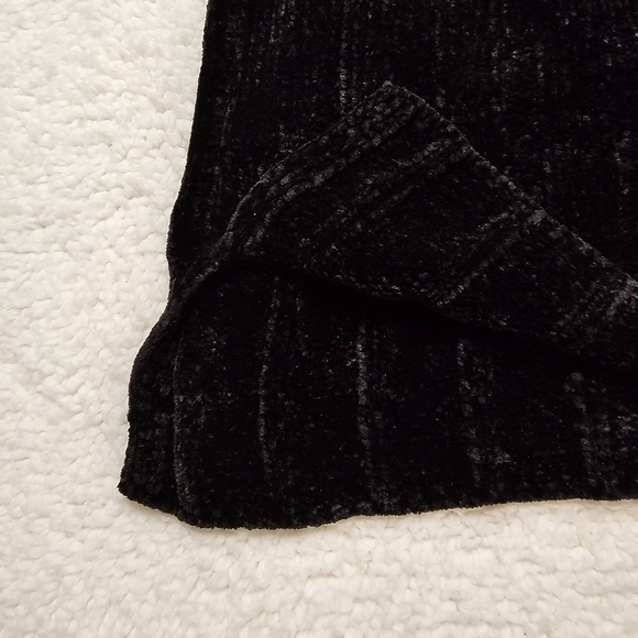 !!!SALE!!! Bundle Of 3 Women's Tops - Black, Blue, and Purple - Picture 11 of 14